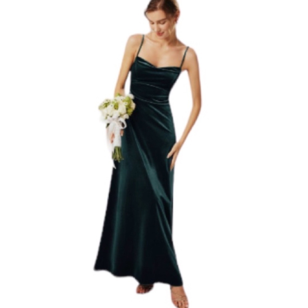 Sophisticated Velvet Maxi Dress in Deep Green